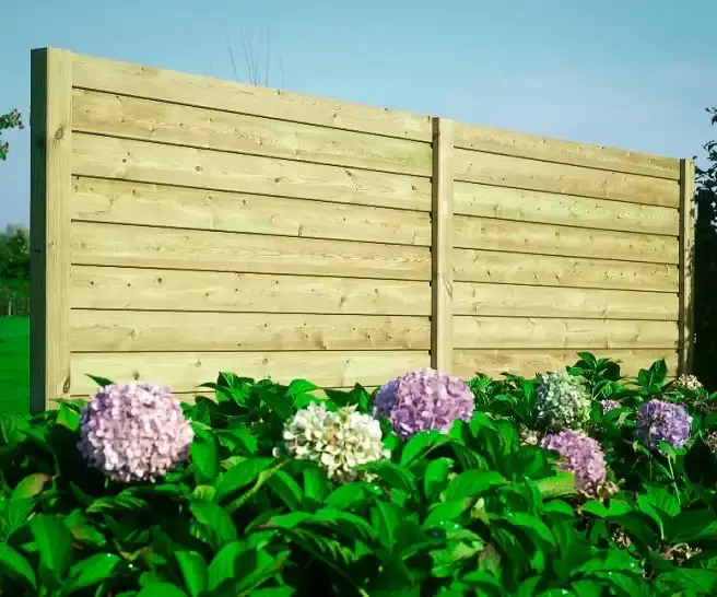 Écran massif Collstrop installé dans un jardin