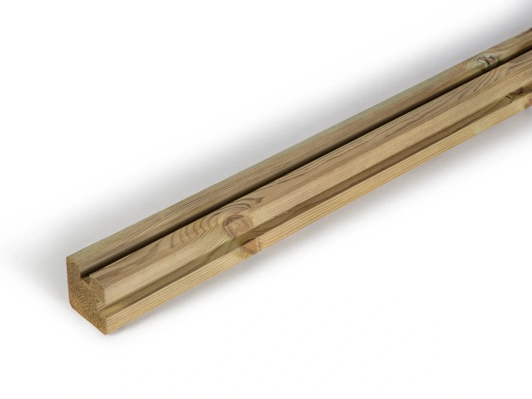 Poteaux rainurés d'angle